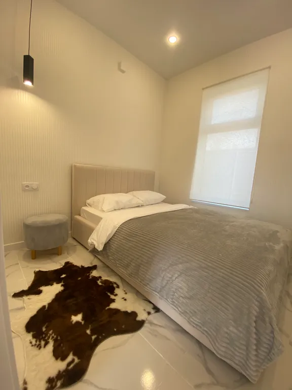 Загородный дом в черте города с озером