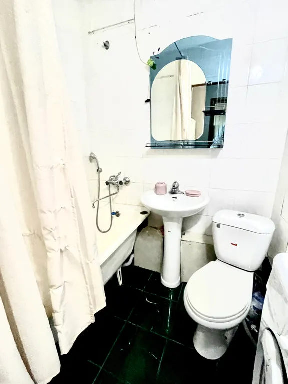 Уютная однокомнатная квартира, Находится на 8 -м этаже.