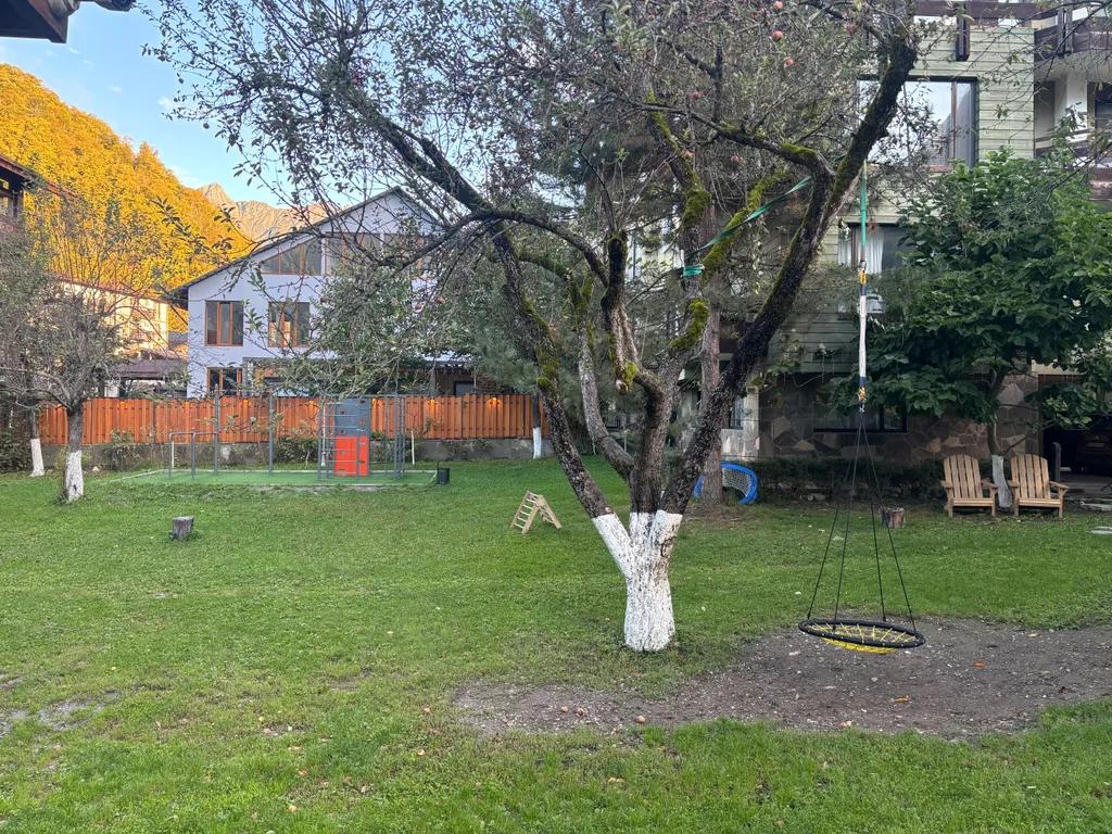 Квартира отдельной спальней и балконом в центре Поляны