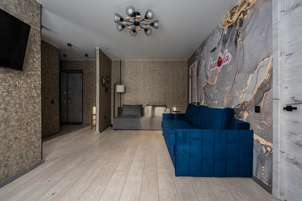 Красивая уютная двухкомнатная квартира с новым дизайнерским ремонтом