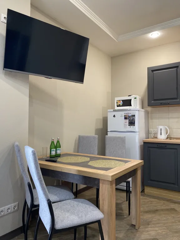 Евродвухкомнатный апартамент с балконом и видом на пик Аибга