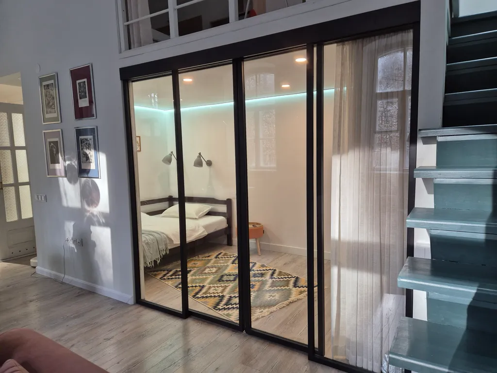 Трехуровневая квартира в историческом доме в центре города