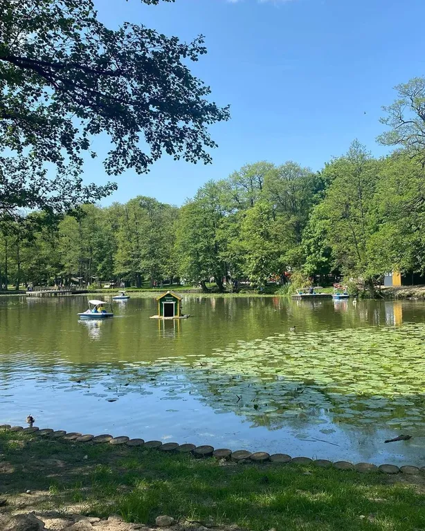 Двухкомнатная квартира на берегу моря