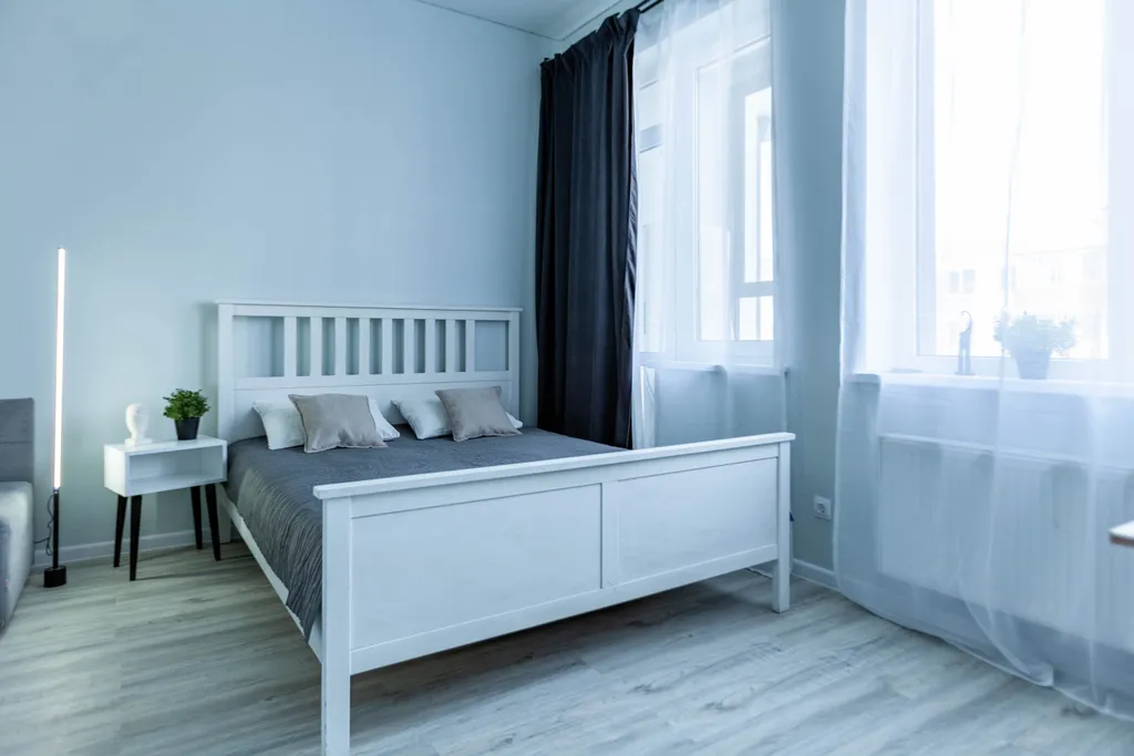 Студия в окружении парков