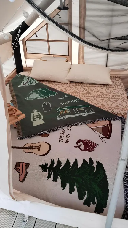 Глемпинго плот на Селигере у монастыря