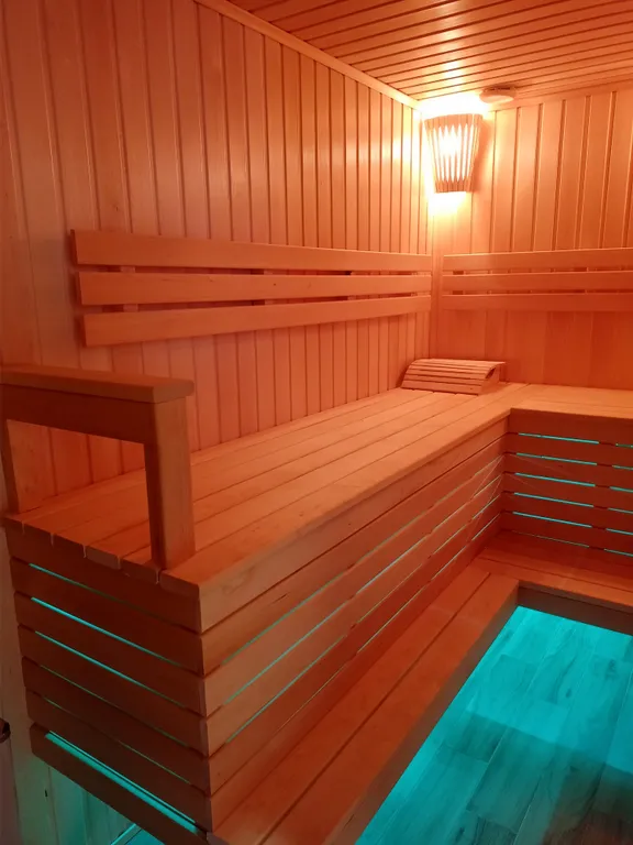 Дом с теплым бассейном