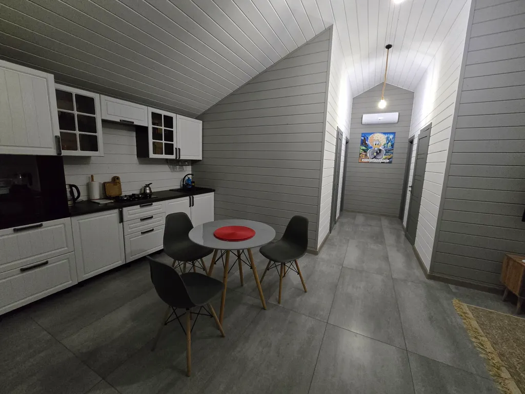 Дом коттедж в городе (в черте)