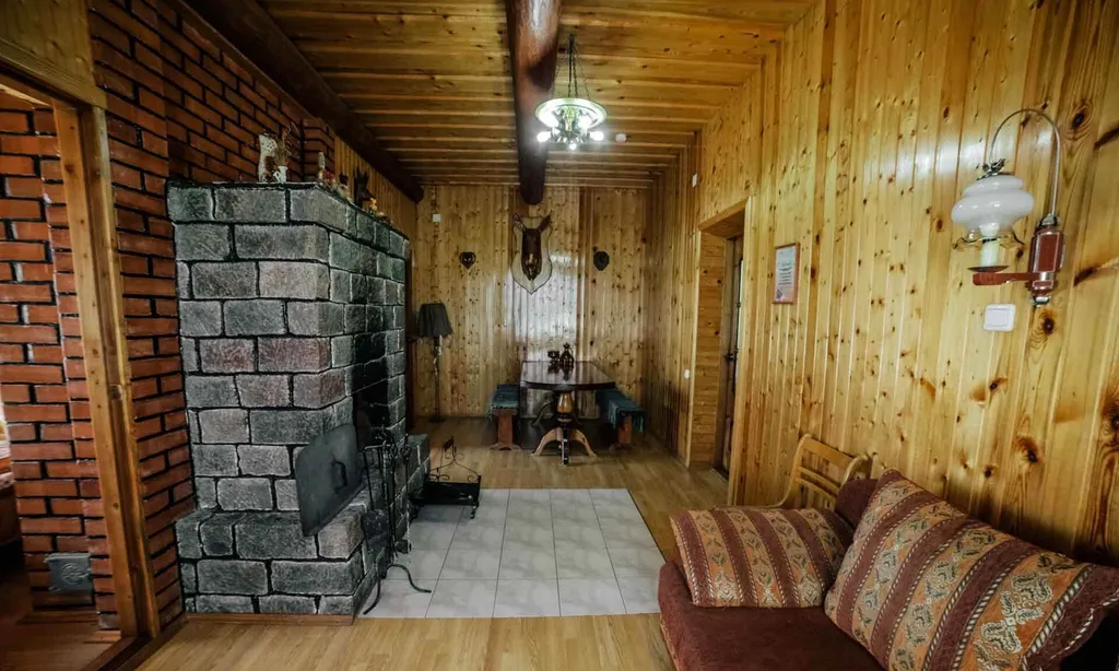 В большом доме 1/2 часть первого этажа