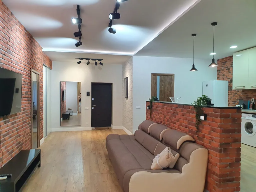 Квартира студия с оригинальным дизайнерским ремонтом