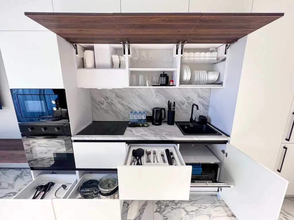 Двухуровневые апартаменты с прямым выходом к бассейну и у моря