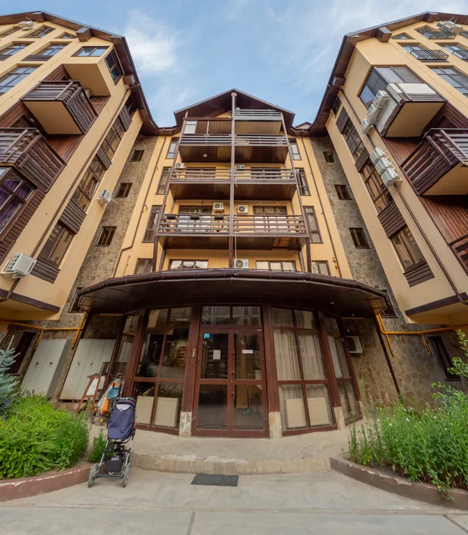 Апартамент с балконом и видом на горы №6