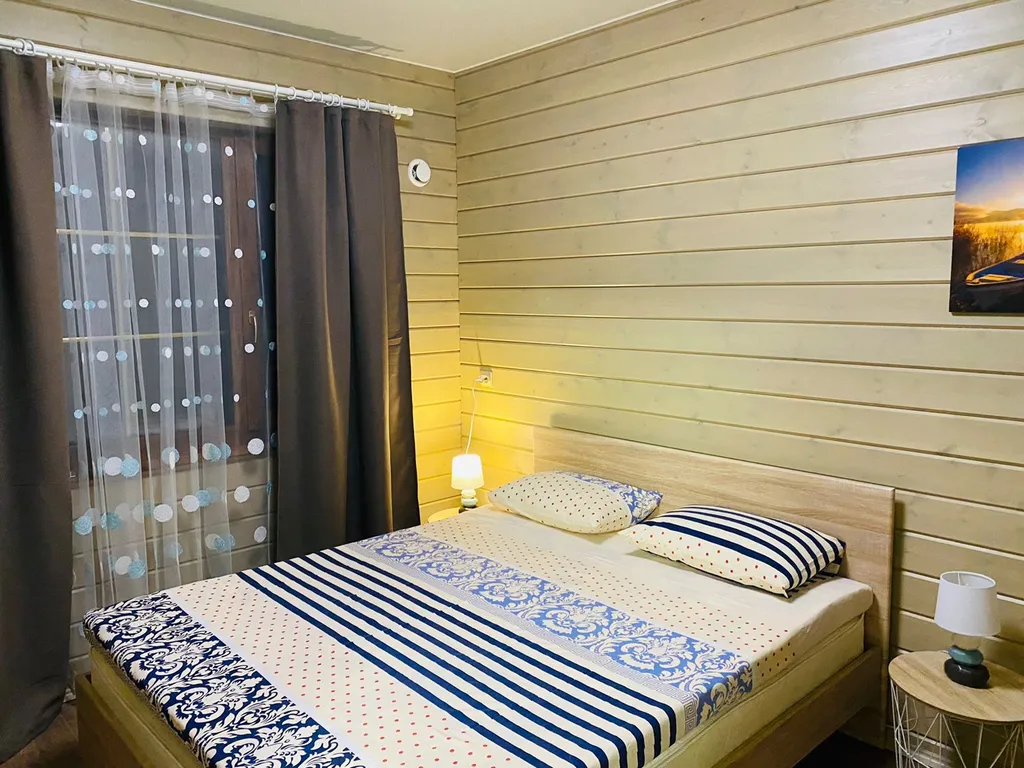 Новый современный коттедж рядом с озером