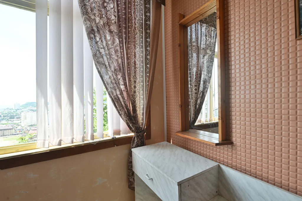 Домик-эконом с террасой и видом на море и горы