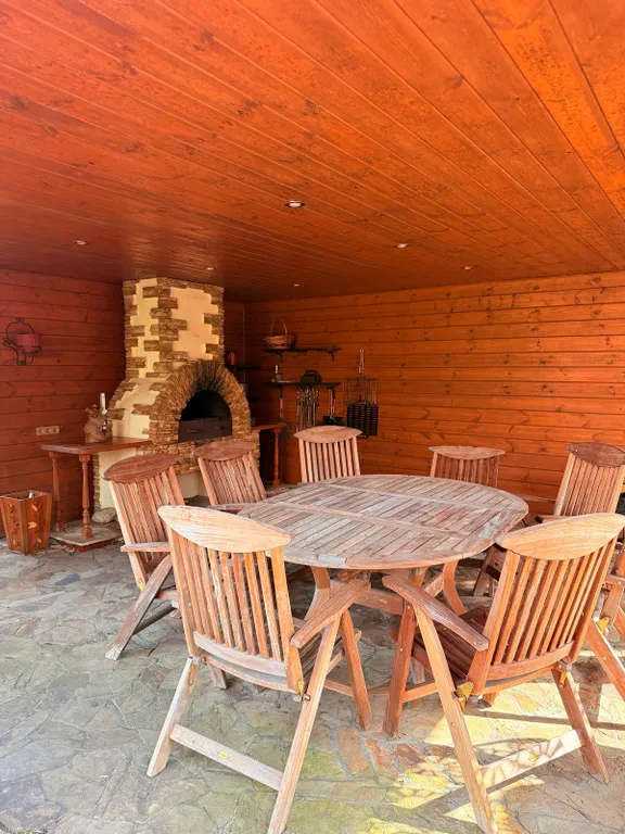 Уютный дом у березок