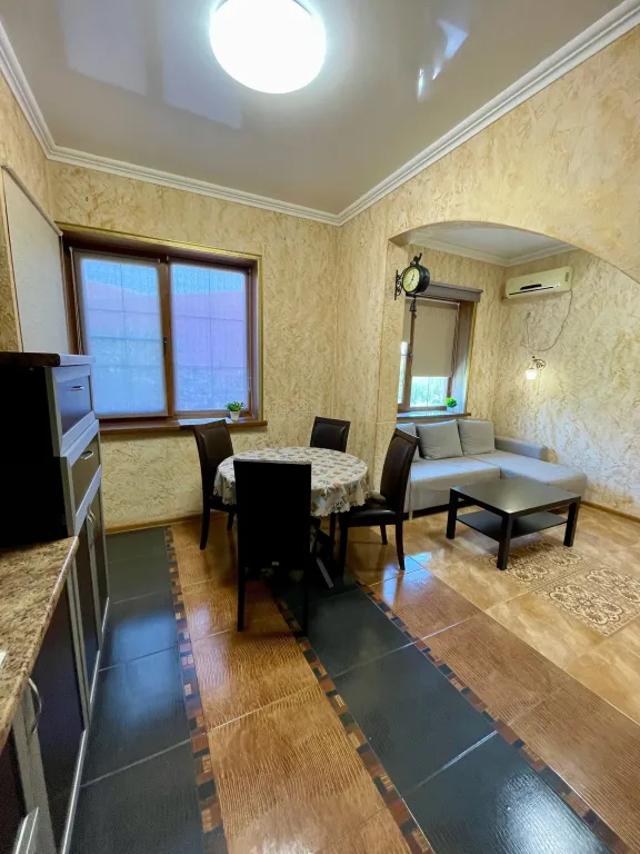 Квартира Просторная квартира в 5 минутах от моря с отдельным входом — Геленджик