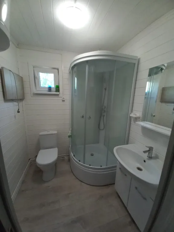 Участок с домом на берегу реки Лагутник