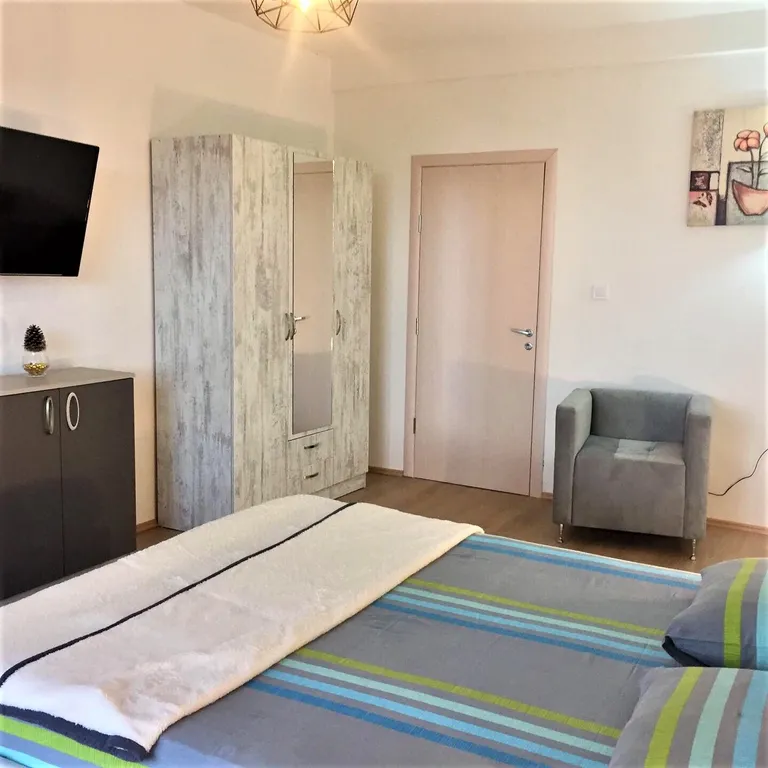 Апартаменты Париж с отдельной спальней и видом на море