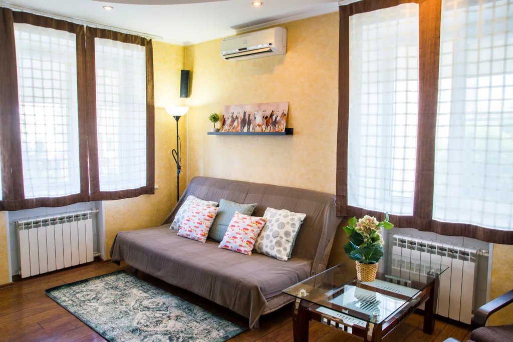 Студия с камином и рядом с достопримечательностями