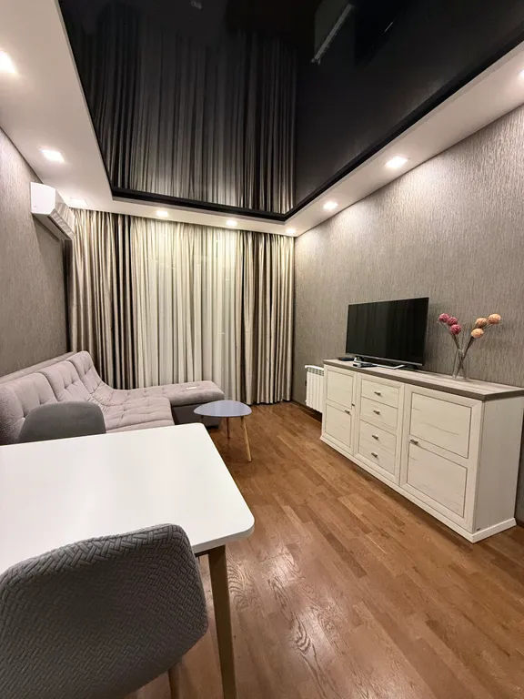 Уютная двухкомнатная квартира с потрясающим видом на море