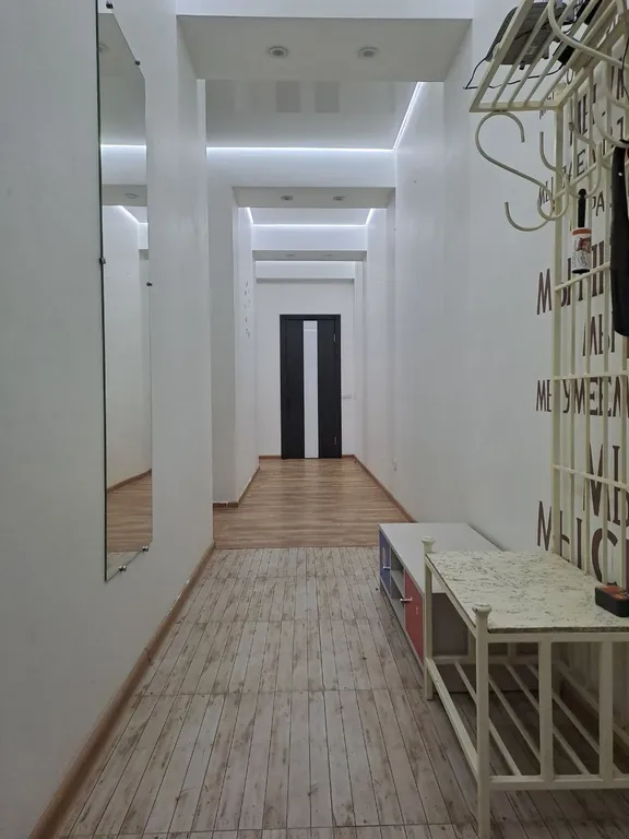 Большая светлая квартира с дизайнерским ремонтом рядом с центром