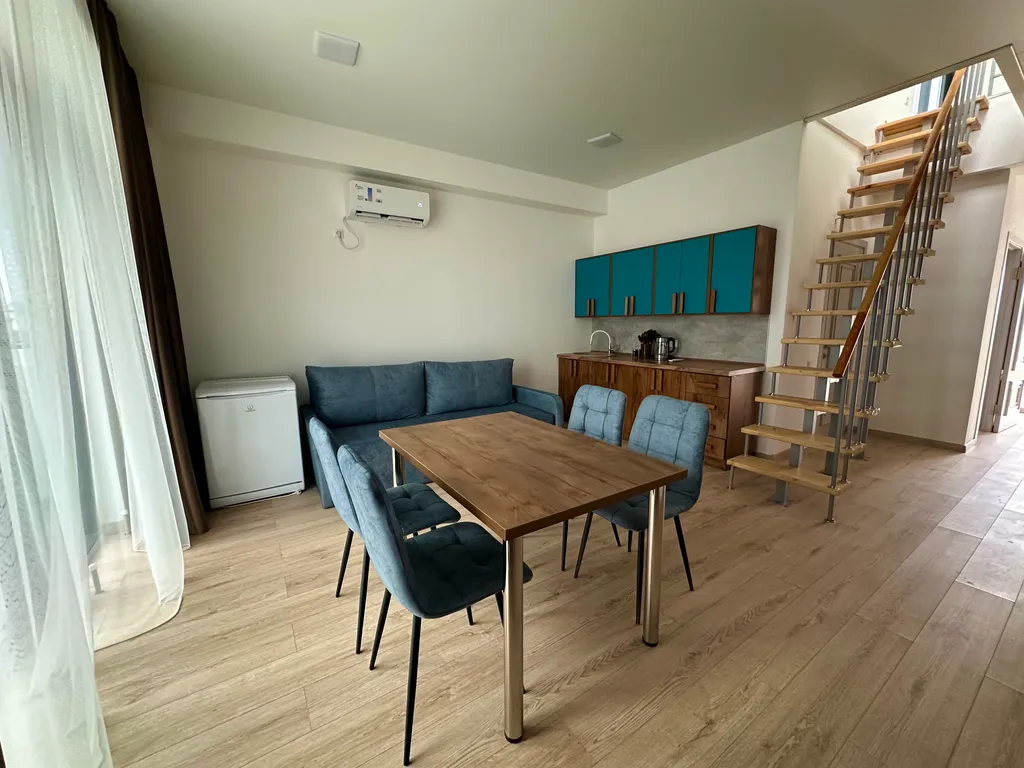 Двухуровневый полулюкс с зоной отдыха на крыше