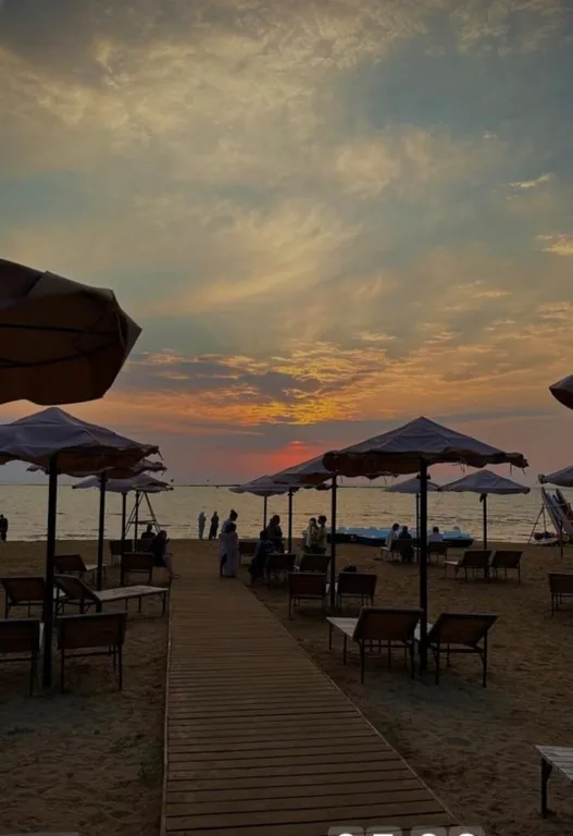 Дом у моря и у горячего источника, круглый купольный