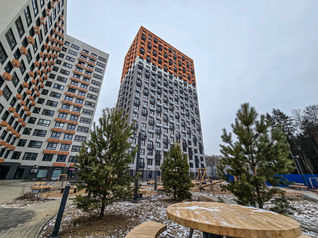 Уютная евродвушка с кроватью и диваном