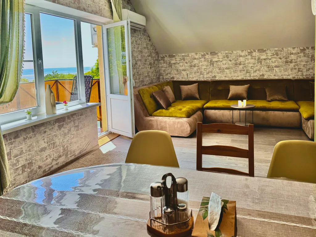 Квартира Райская мансарда с балконом на море: простор, комфорт и уют — аренда посуточно в Бетта