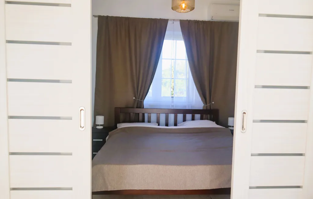 Квартира 2-комнатная Квартира — Кучугуры