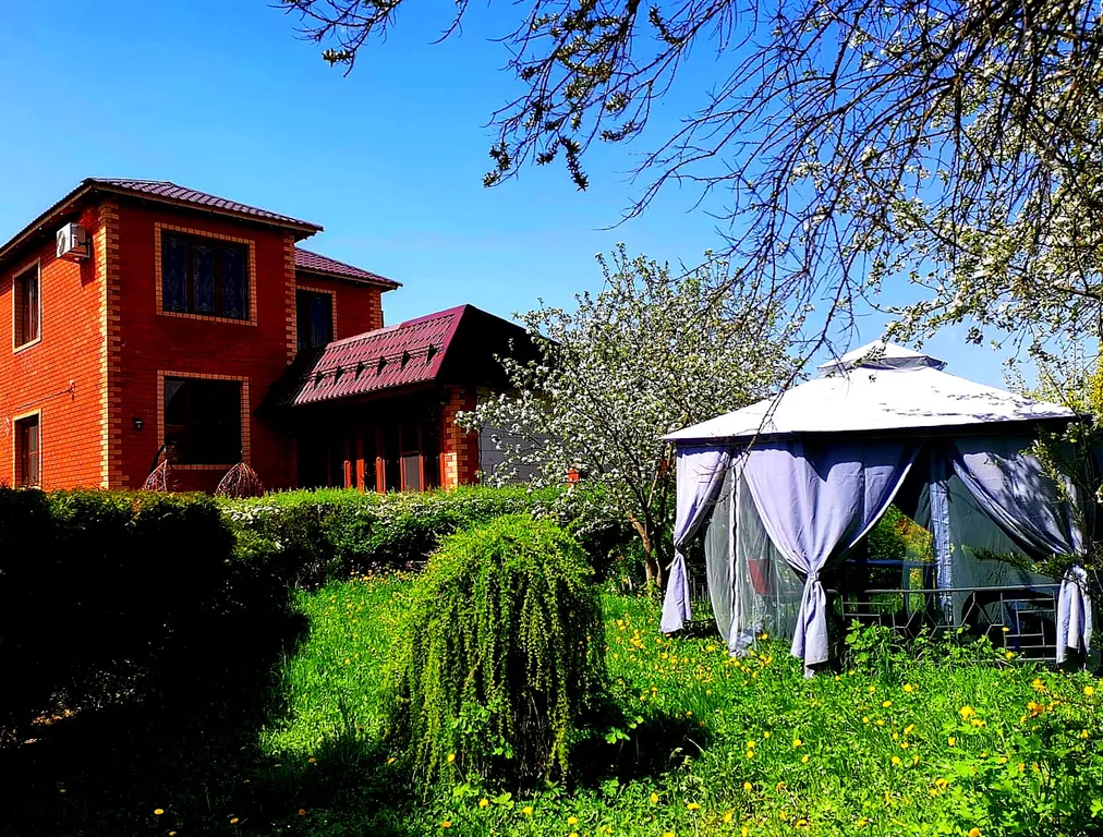 Дом с тёплым бассейном и баней в Новой Москве