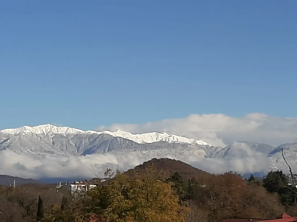 Евродвушка с видом на горы на первой береговой