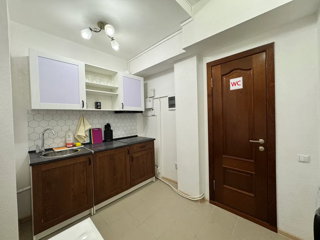 Отдельный двухместный номер в Ялте(Санузел и кухня общие)