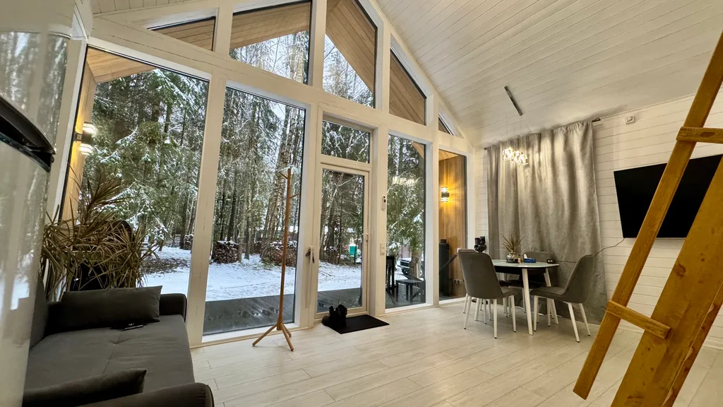 Дом с сибирским банным чаном в лесу