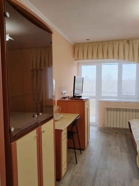 Квартира Квартира Трехместный номер с балконом в гостевом доме "Легенда" с бассейном. — Анапа