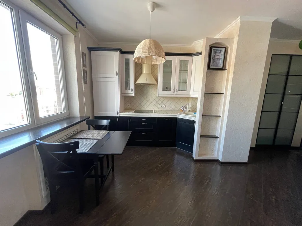 Стильная квартира с камином в центре города