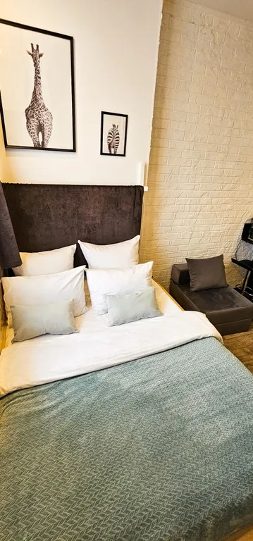 Белая студия напротив ТЦ Солнечный