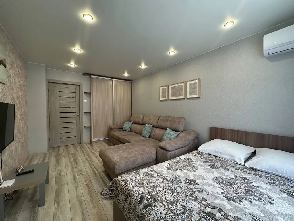 Просторная однокомнатная квартира в новом доме — аренда посуточно в Тольятти