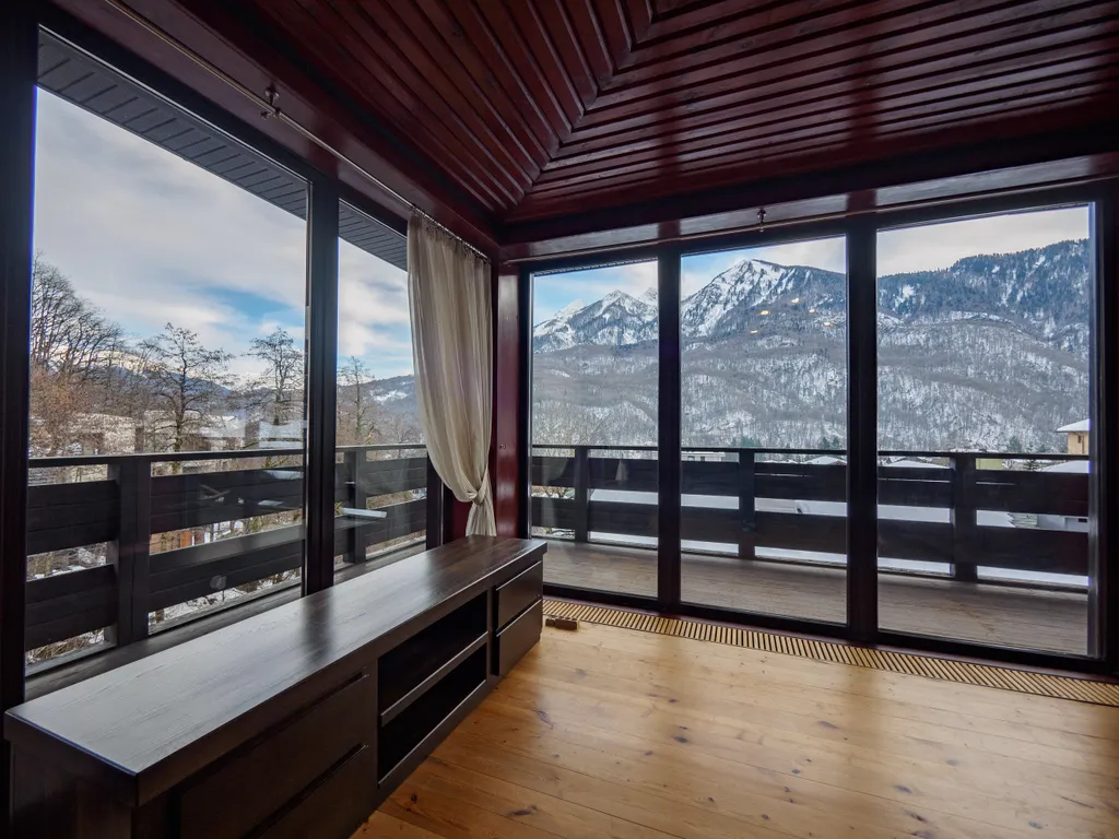 Вилла Лилиан с видом на горы