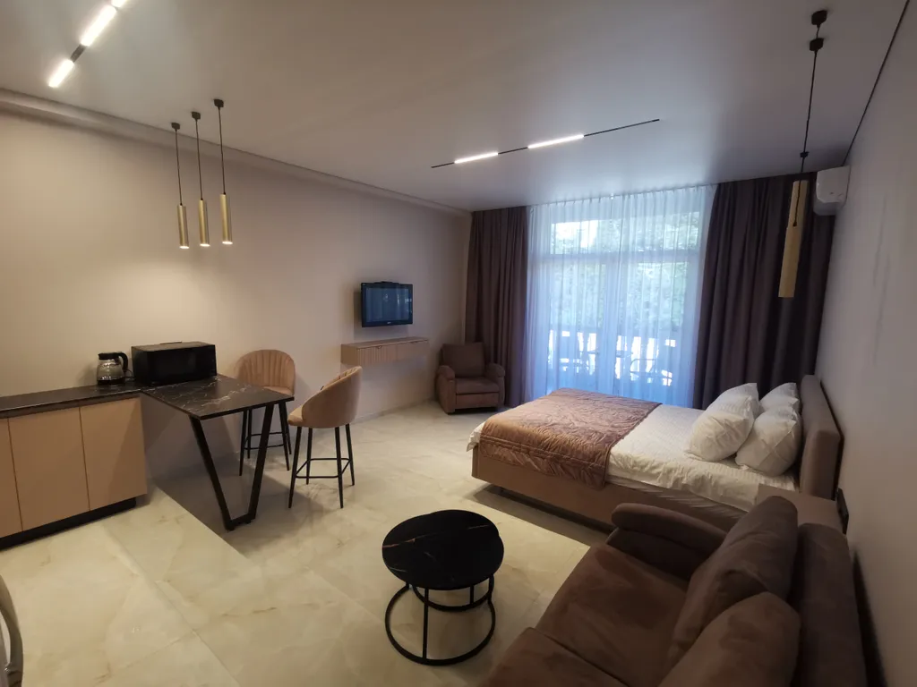 Студия, квартира с балконом в центре