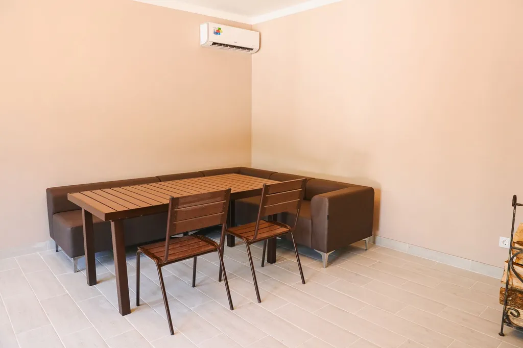 Коттедж Дом с большим бассейном в окружении леса, гор и реки — Горячий Ключ