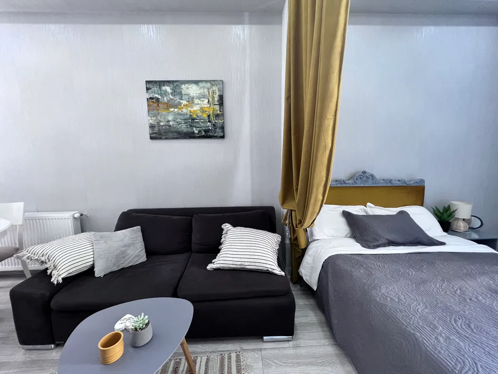 Студия возле Круглого сада