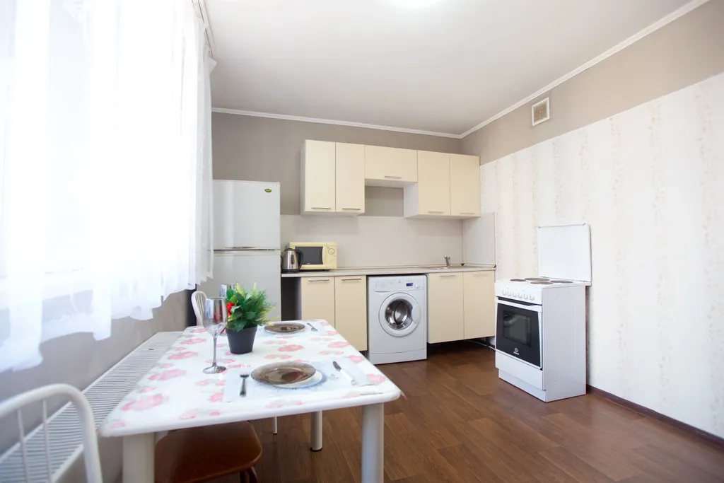 Квартира Квартира Отличная квартирка с диваном на кухне в лучшем районе города — Красноярск