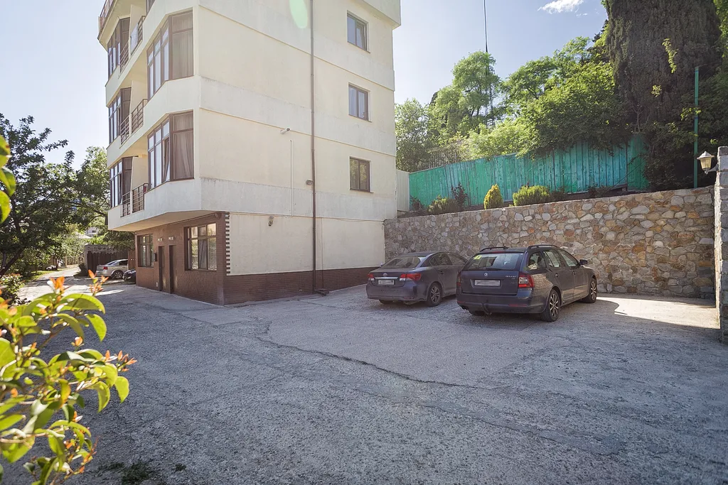 Апартаменты с спальней и видом на море