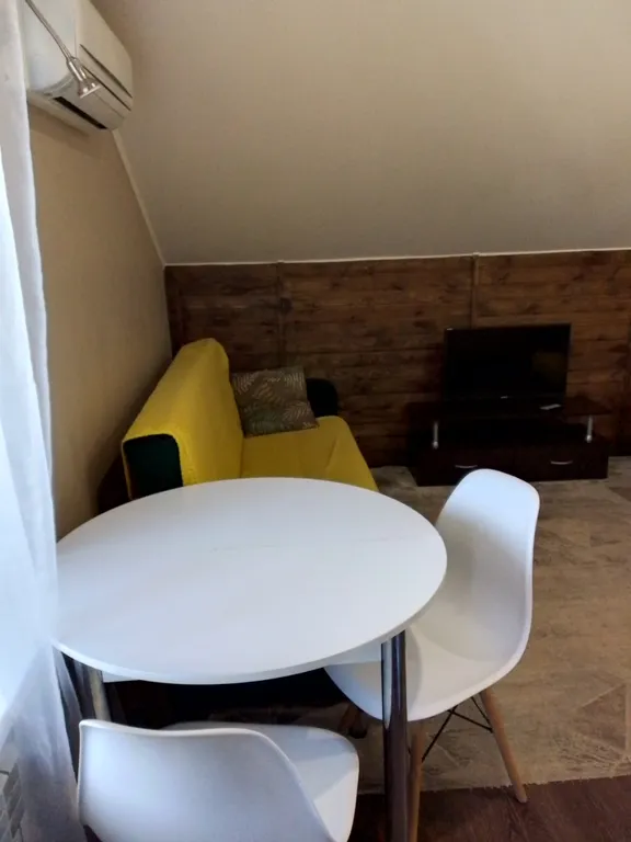 Часть дома с двором и мангалом