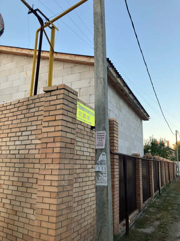 Трехэтажный коттедж с бассейном на берегу Волги