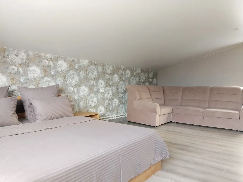 Домик с видом на озеро