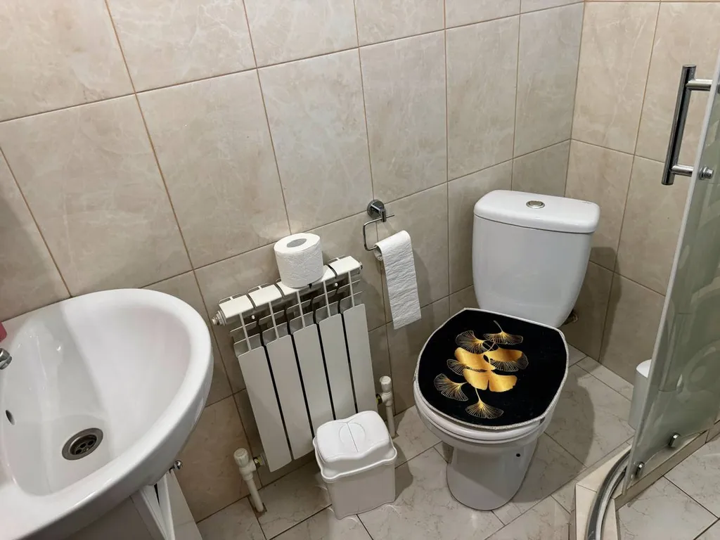 2-комнатная возле ТЦ со своим двориком