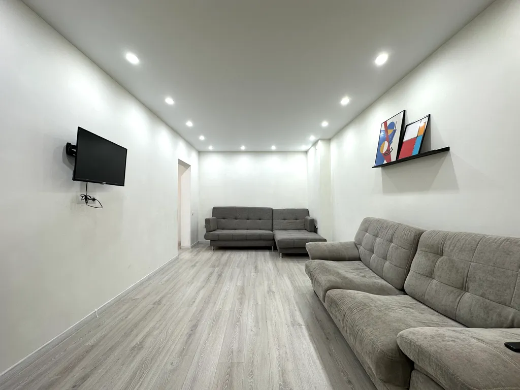 Просторная 2-к квартира в центре. Не берем оплату за финальную уборку