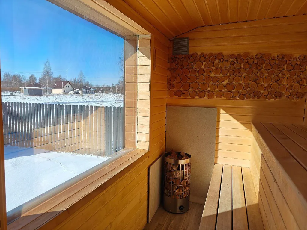 Панорамный коттедж с сауной у леcа