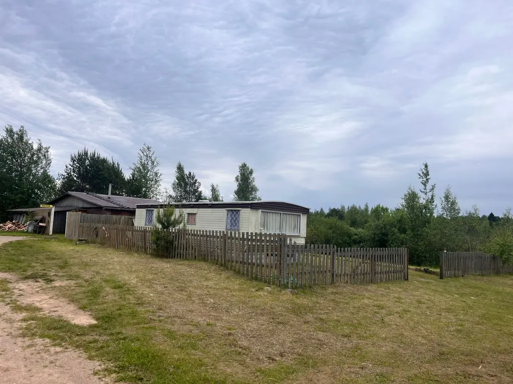 Комфортабельный дом на колесах Festival Super на берегу озера